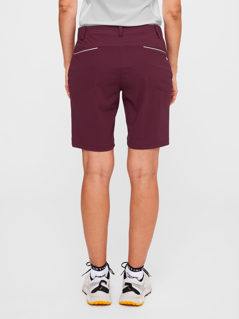 Martini Sportswear - Alpmate Sonic Shorts W - Shorts in black - vista laterale modello - Donna