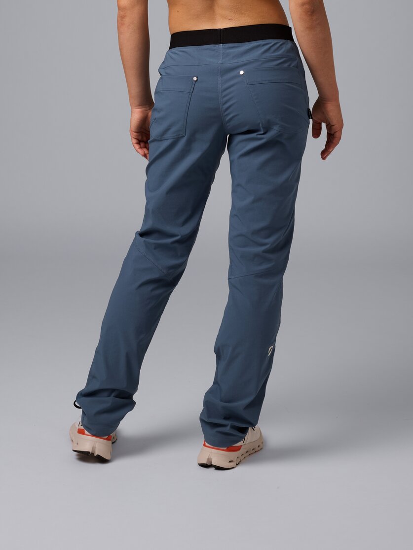 Martini Sportswear - Via Pants W - Lange Hosen in black - Rückansicht Model - Damen