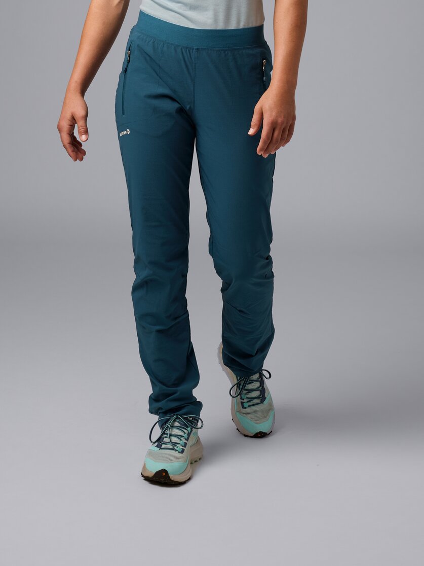 Martini Sportswear - Hillclimb Pants W - Lange Hosen in black - Vorderansicht Model - Damen