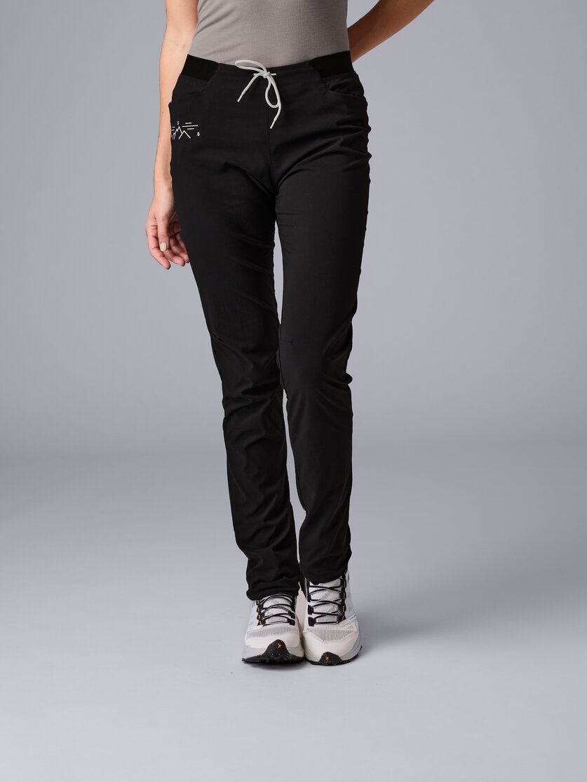 Martini Sportswear - Alpmate Pants W - Lange Hosen in black-white - Vorderansicht Model - Damen