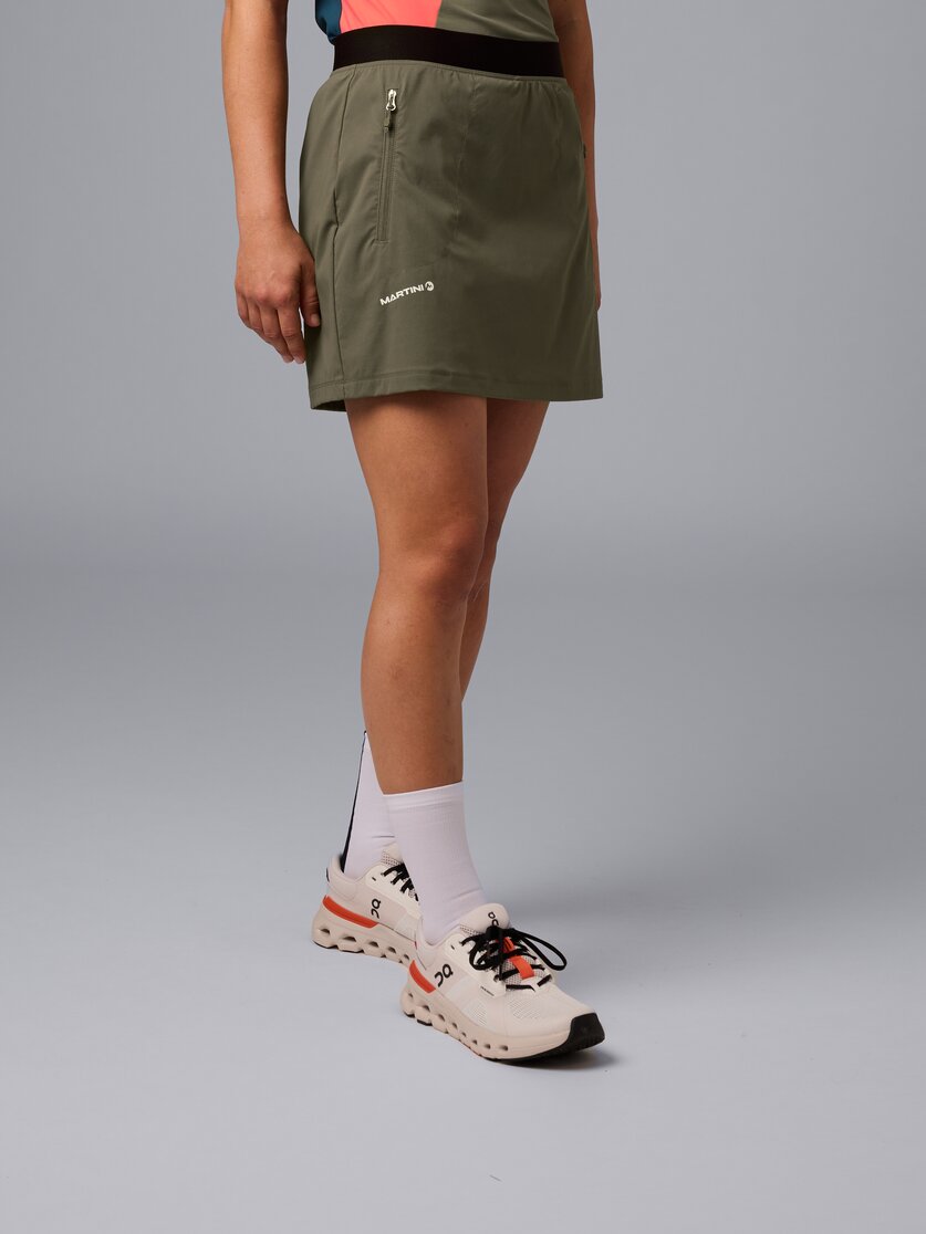 Martini Sportswear - Hillclimb Skirt W - Gonne in black - vista frontale modello - Donna