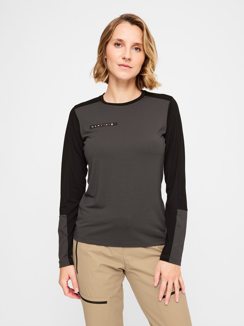 Martini Sportswear - Yalca Shirt W - Longsleeves in granite-white - front view model - Women