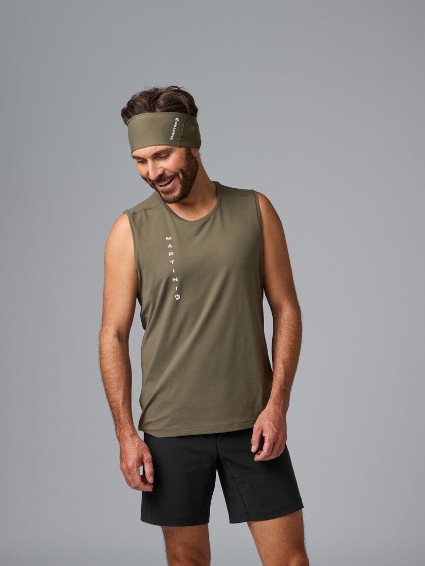 Martini Sportswear - Pacemaker Sleeveless Shirt M - Tops in white - vista frontale modello - Uomo