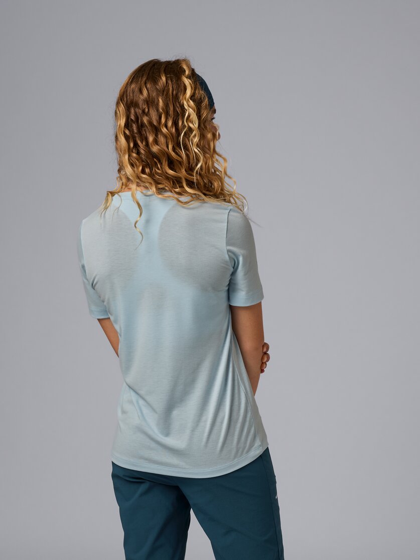Martini Sportswear - Trektech Shirt W - T-Shirts in white - Rückansicht Model - Damen