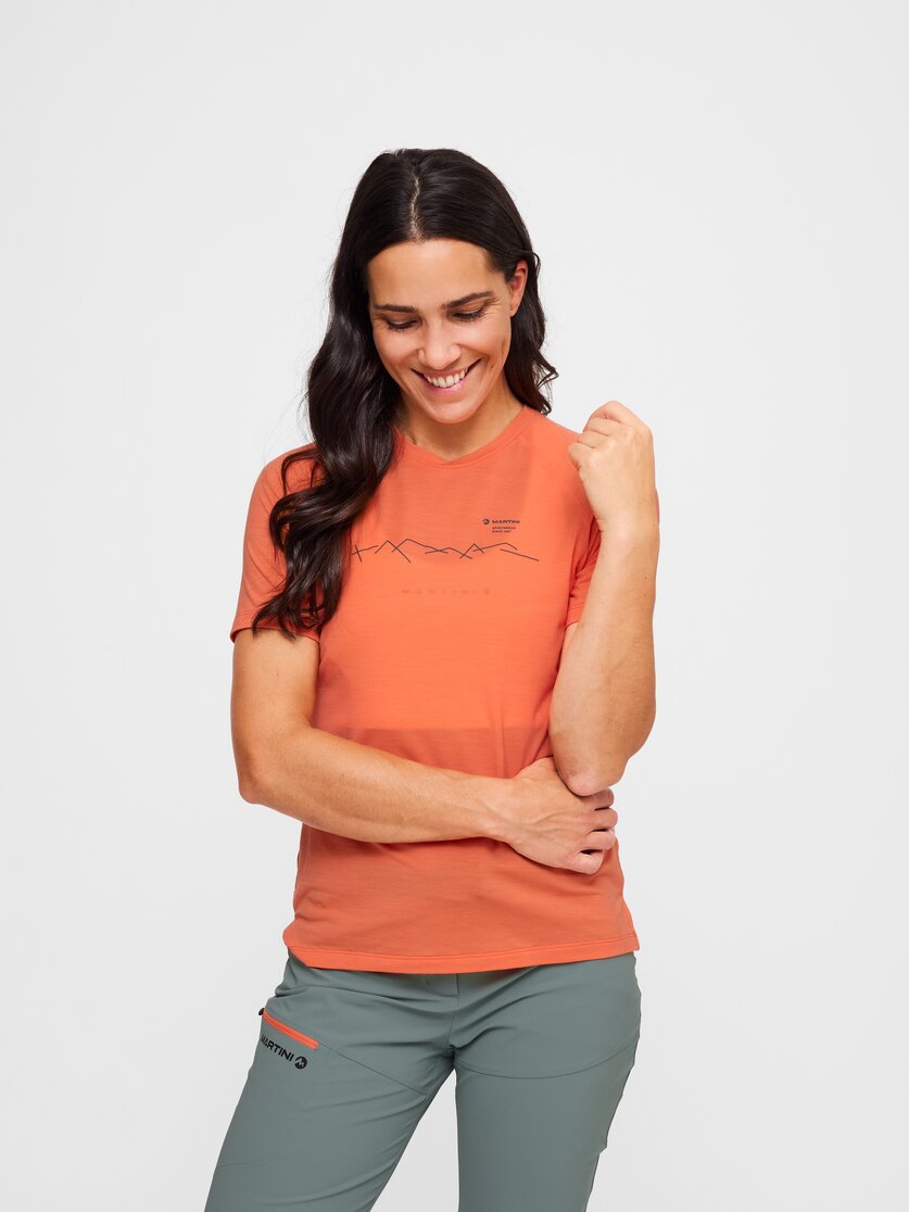 Martini Sportswear - Highventure Loom Shirt W - T-Shirts in black - front view model - Women